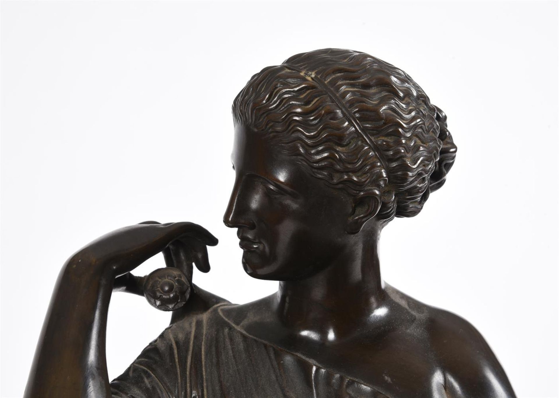 A BRONZE MODEL OF DIANA OF GABII - Bild 4 aus 9