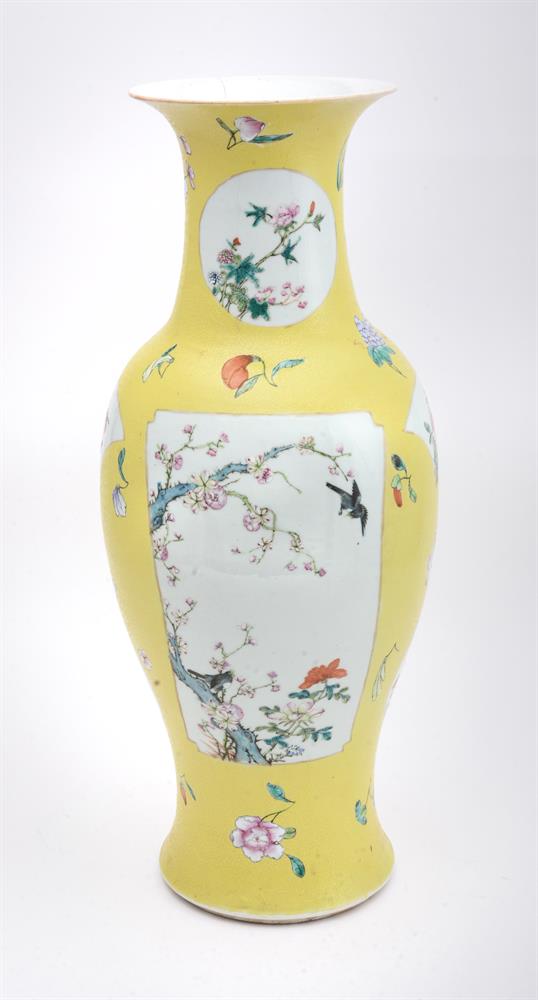 A CHINESE YELLOW-GOUND FAMILLE ROSE SGRAFFITO VASE - Image 2 of 6