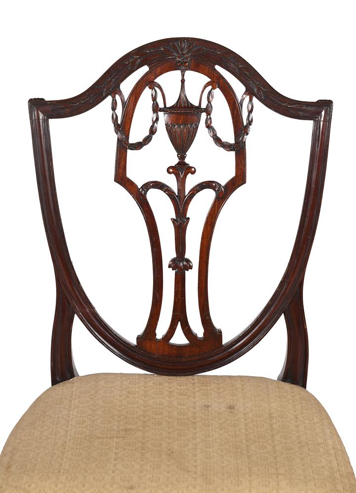 TWO SIMILAR MAHOGANY AND UPHOLSTERED SIDE CHAIRS IN THE MANNER OF GEORGE HEPPLEWHITE - Image 2 of 5