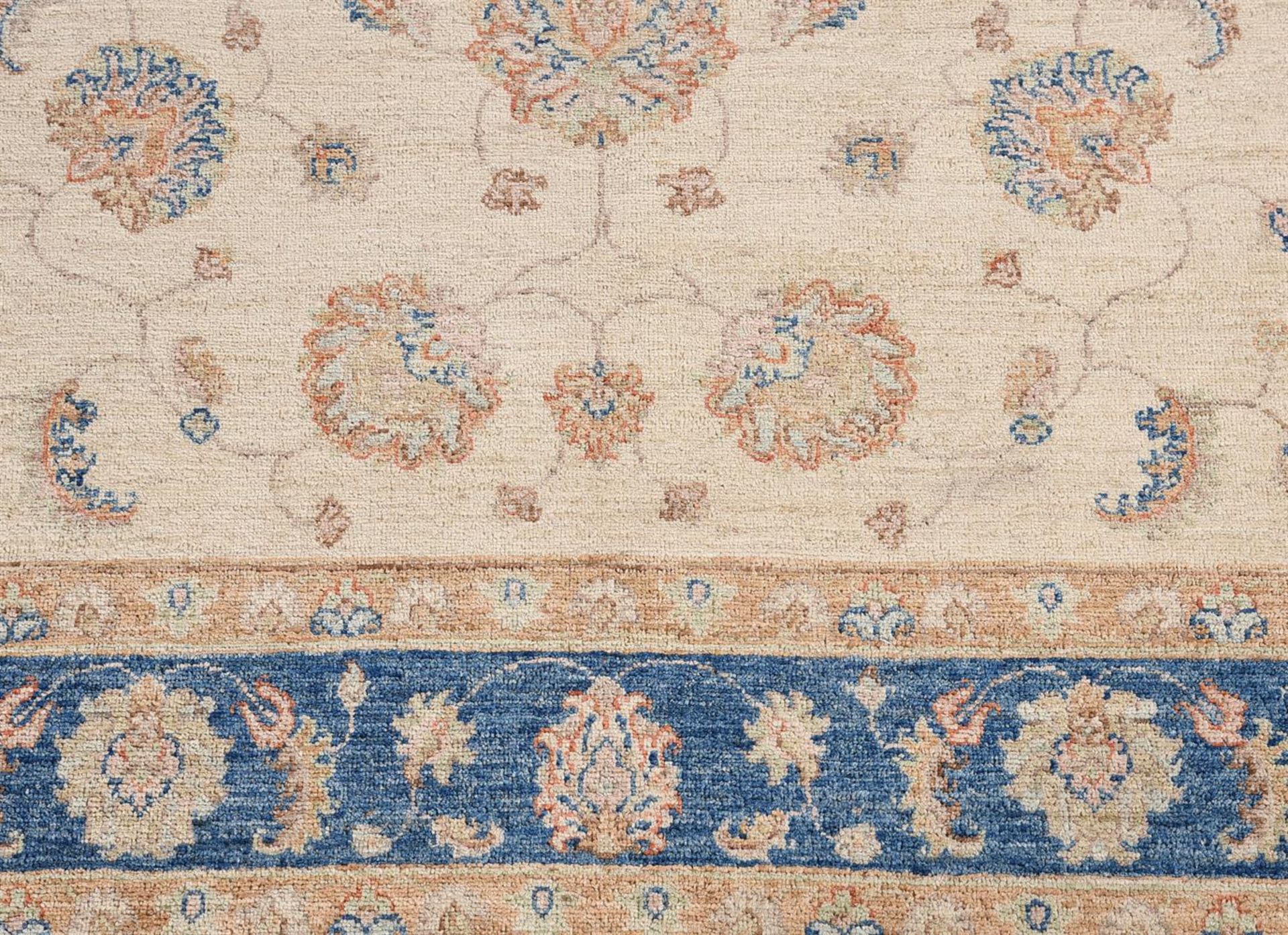 A RUG IN ZEIGLER MAHAL STYLE - Image 3 of 3
