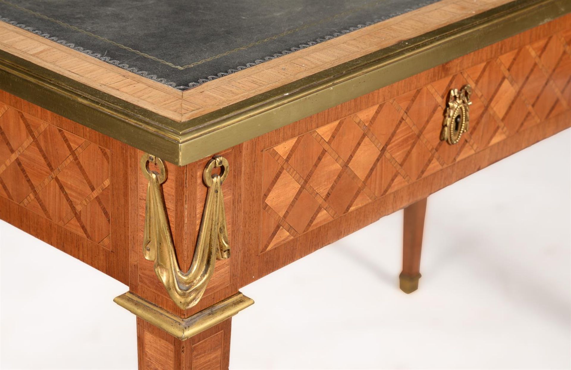 Y A KINGWOOD AND PARQUETRY WRITING DESK, IN LOUIS XVI STYLE - Bild 2 aus 2