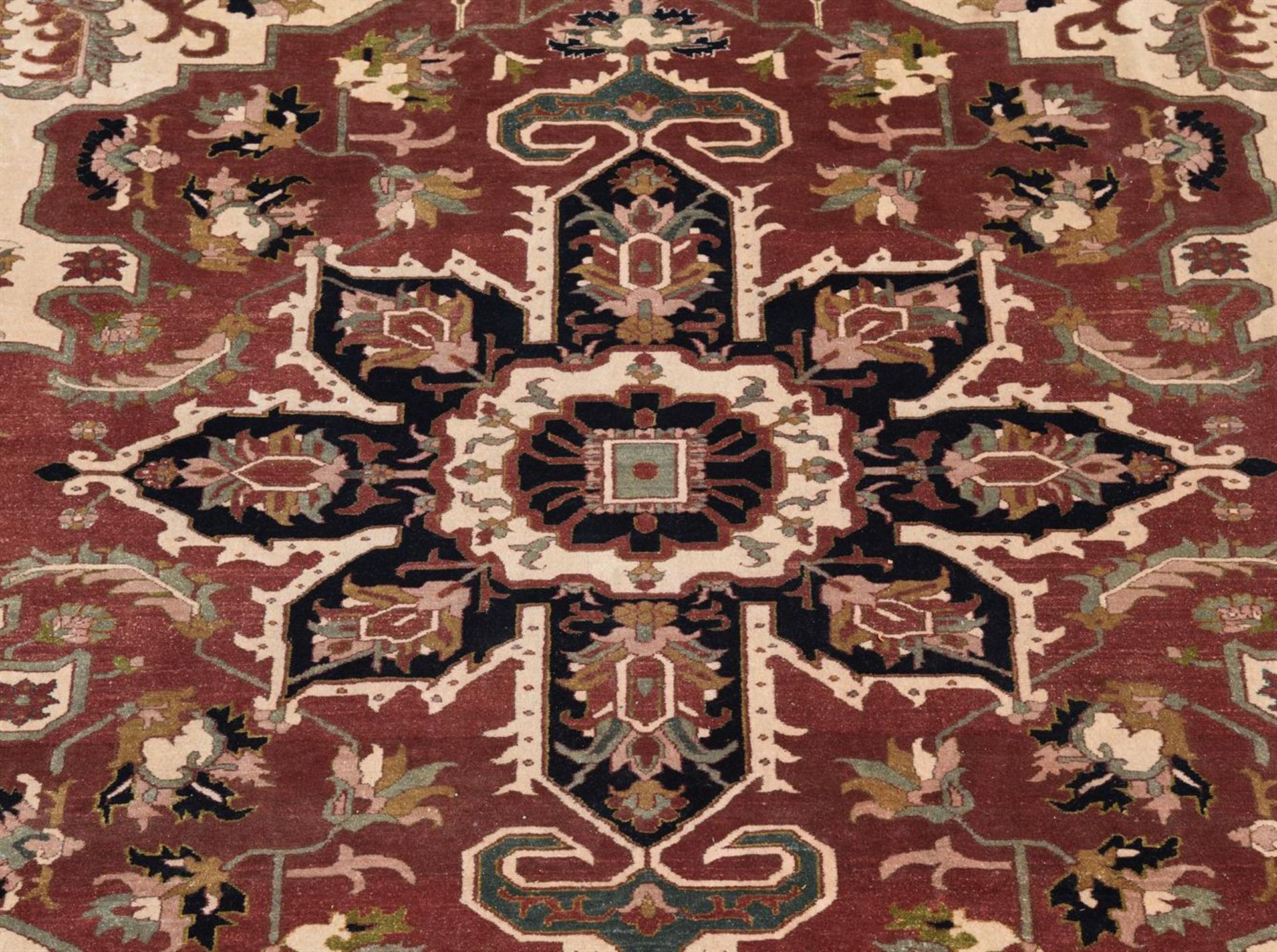 A CARPET IN HERIZ STYLE - Bild 2 aus 3