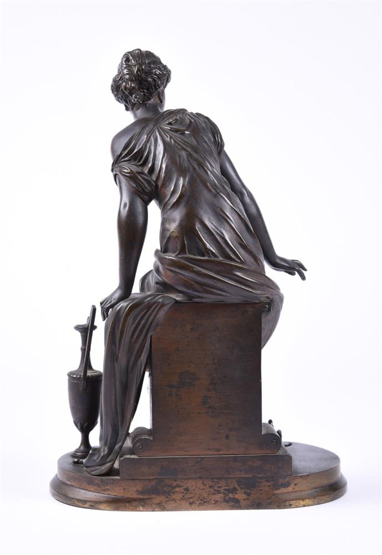 A BRONZE MODEL OF A NEOCLASSICAL MAIDEN - Bild 3 aus 4