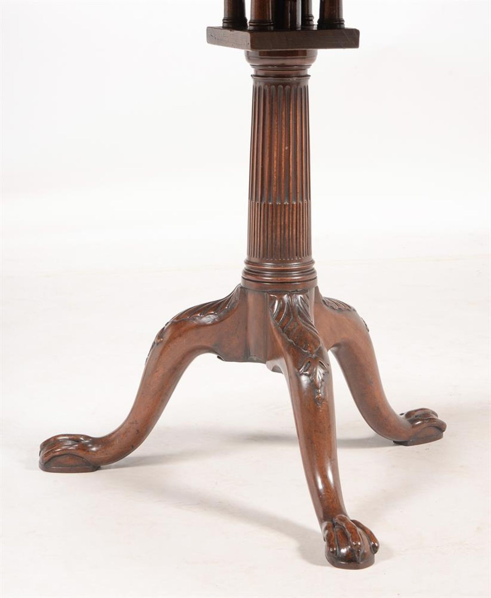 A GEORGE III MAHOGANY TRIPOD TABLE - Bild 3 aus 3