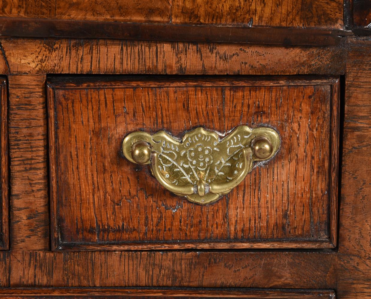 A GEORGE II OAK BUREAU CABINET - Image 4 of 6