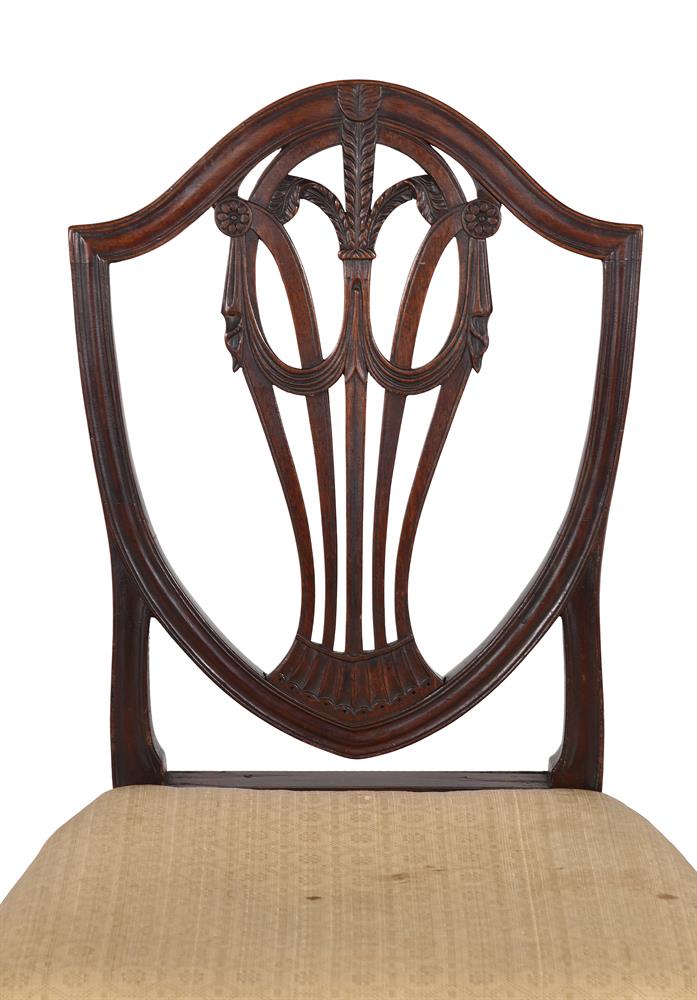 TWO SIMILAR MAHOGANY AND UPHOLSTERED SIDE CHAIRS IN THE MANNER OF GEORGE HEPPLEWHITE - Image 5 of 5