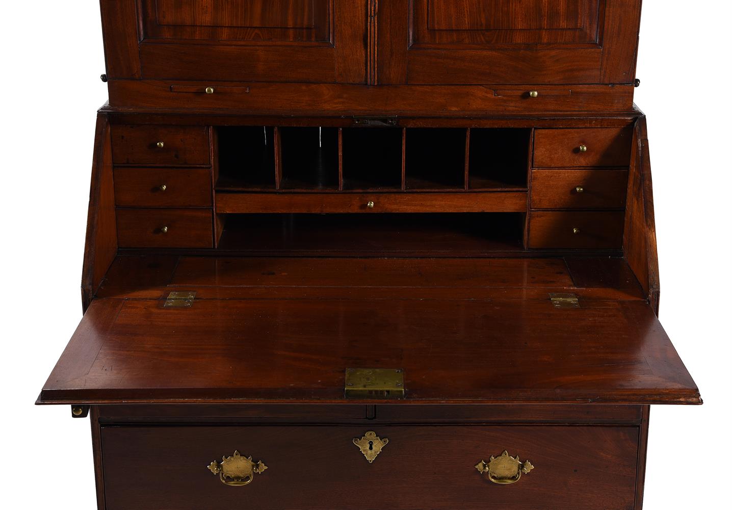 A GEORGE II MAHOGANY BUREAU CABINET - Image 4 of 4