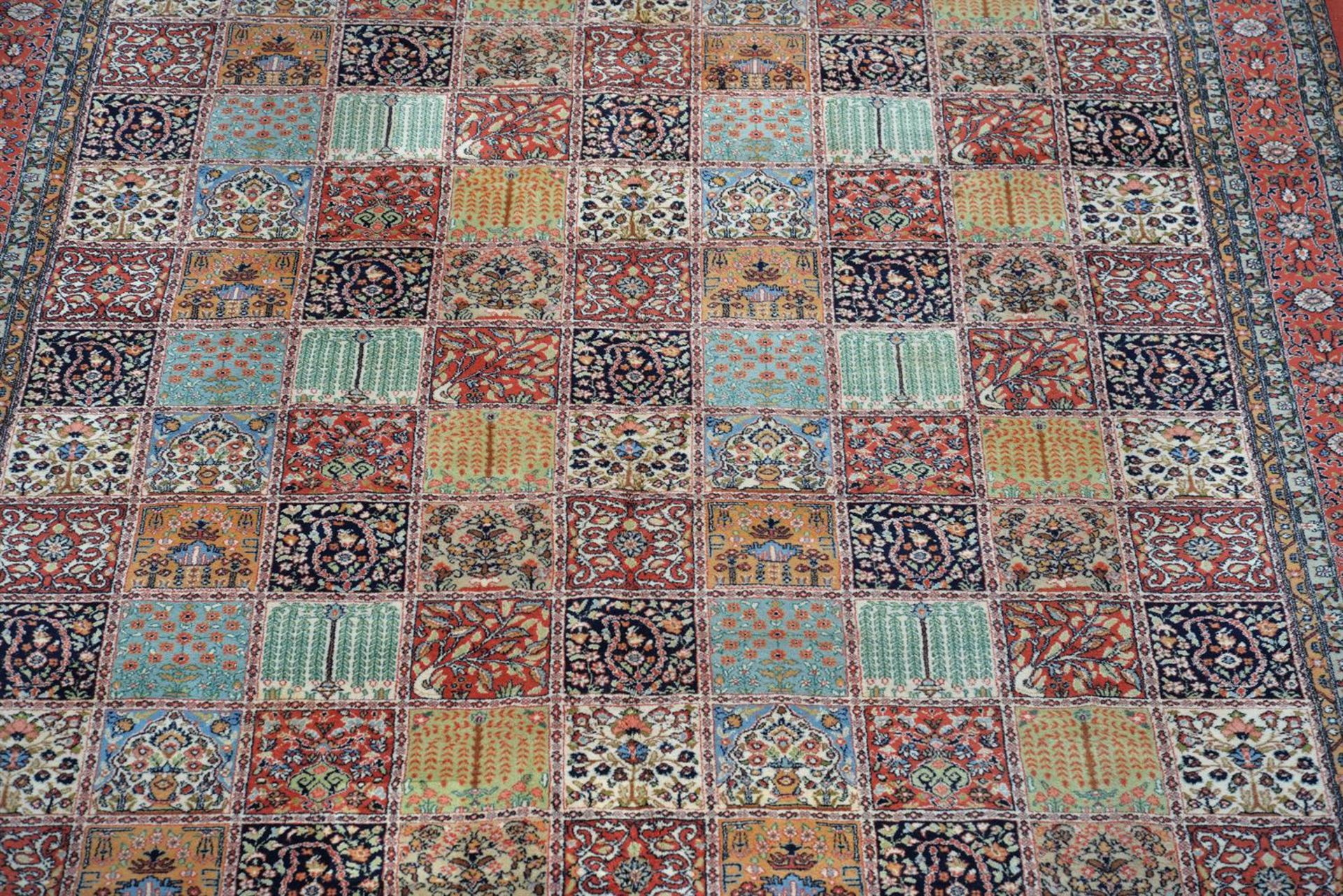 A TABRIZ CARPET - Bild 2 aus 2