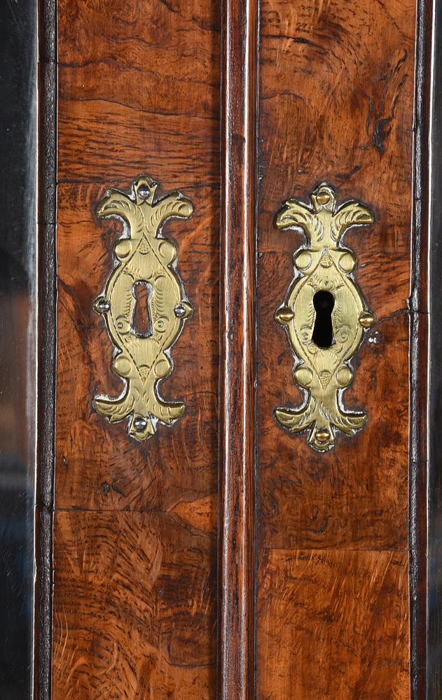 A GEORGE II OAK BUREAU CABINET - Image 2 of 6