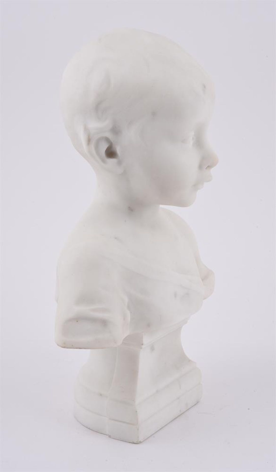 AN ITALIAN MARBLE BUST OF A YOUNG CHILD - Bild 3 aus 4