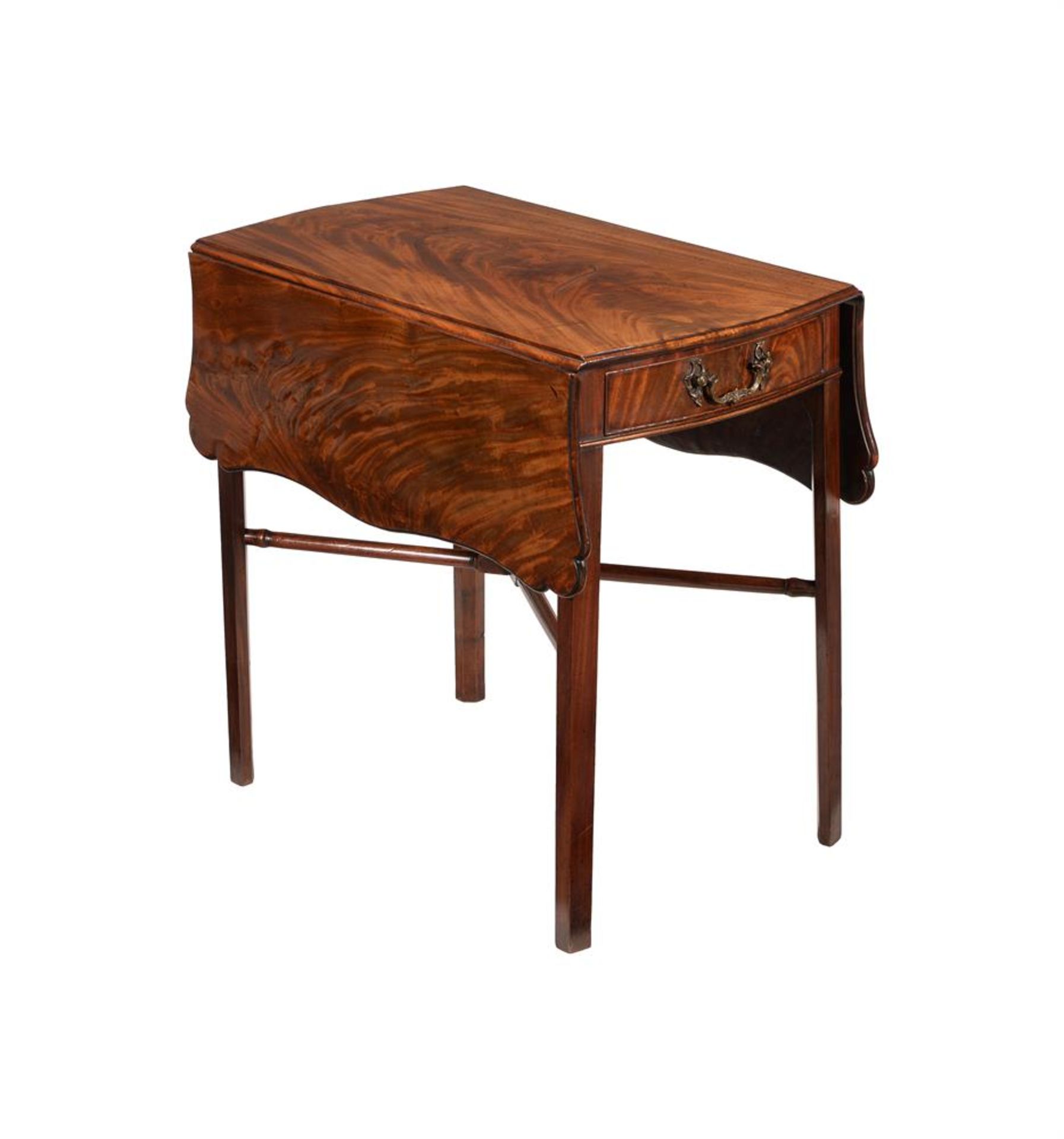 A GEORGE III MAHOGANY BUTTERFLY PEMBROKE TABLE - Image 2 of 3