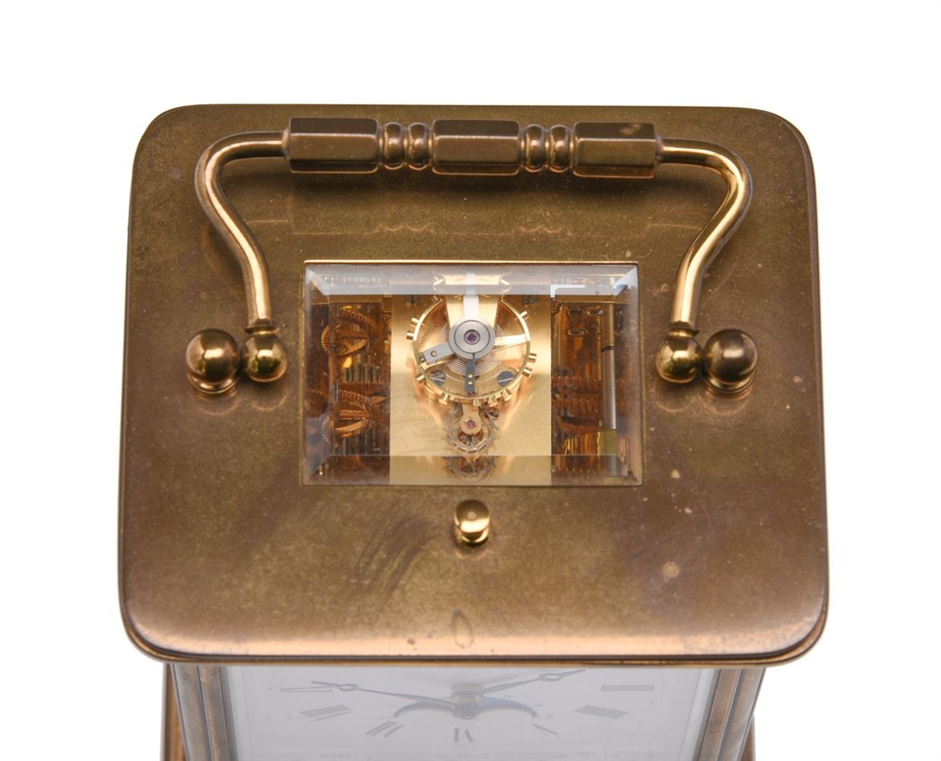 A SWISS LACQUERED BRASS CALENDAR CARRIAGE CLOCK WITH PUSH-BUTTON REPEAT MOONPHASE AND ALARM - Bild 2 aus 3