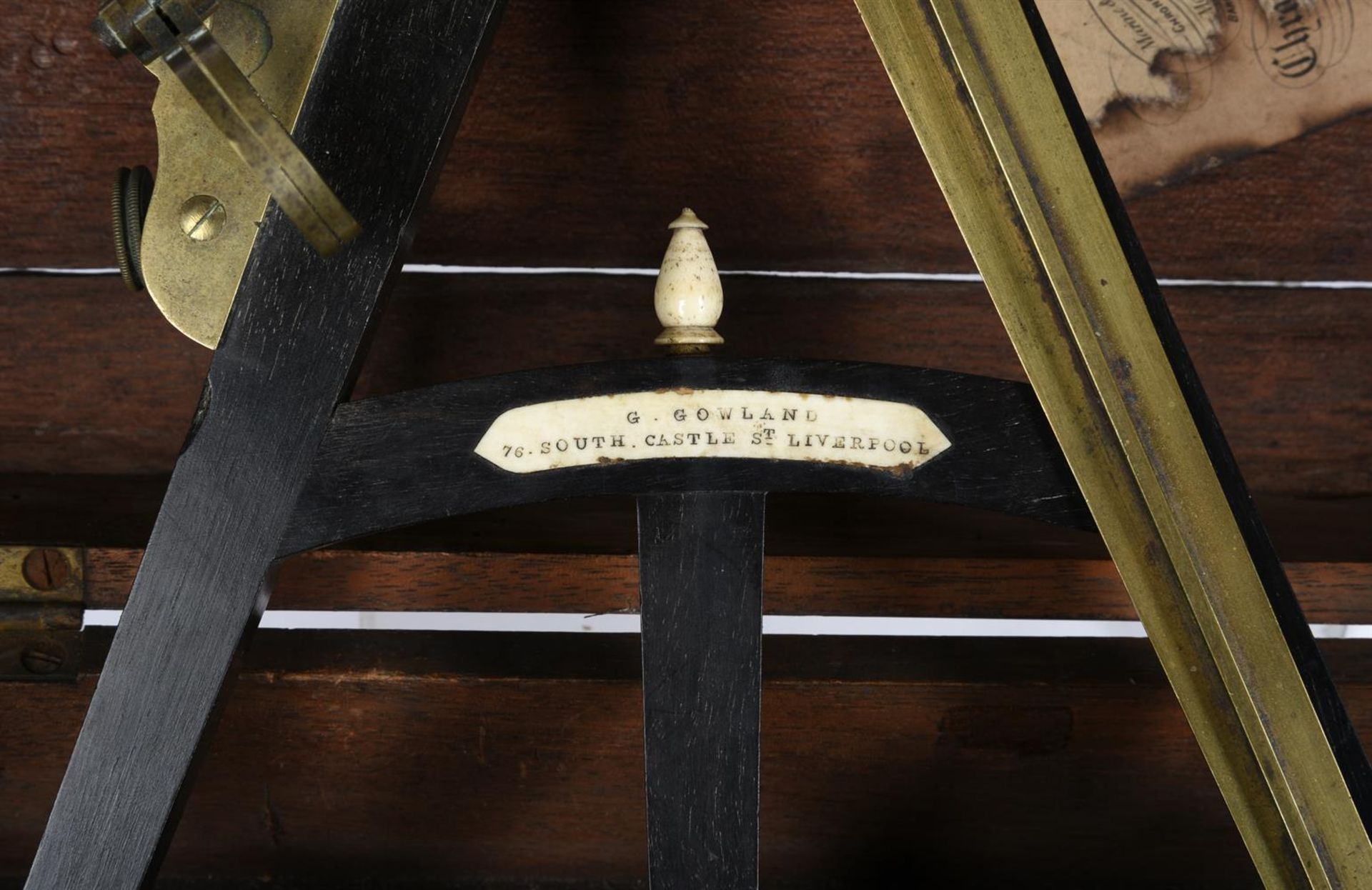 Y AN EBONY AND BRASS NAVIGATIONAL OCTANT - Image 2 of 4