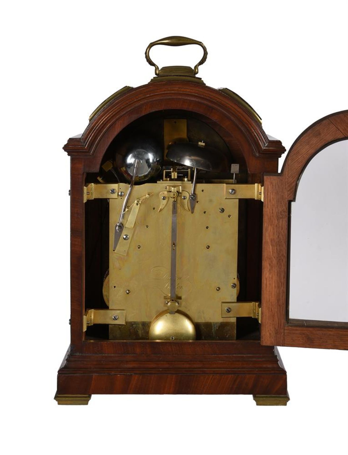 A FINE BRASS MOUNTED MAHOGANY QUARTER-CHIMING TABLE CLOCK WITH FIRED ENAMEL DIAL INSERTS - Bild 3 aus 4