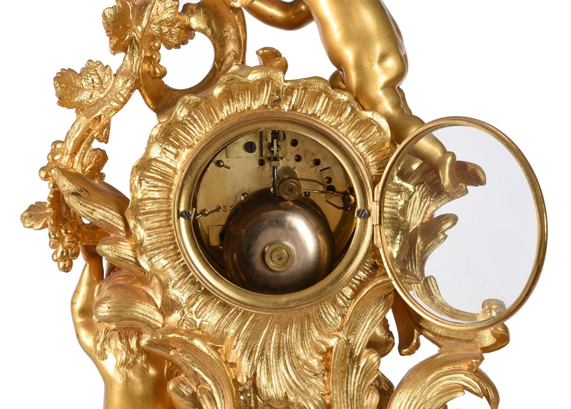 A FRENCH LOUIS XV STYLE GILT BRASS MANTEL CLOCK - Bild 2 aus 2