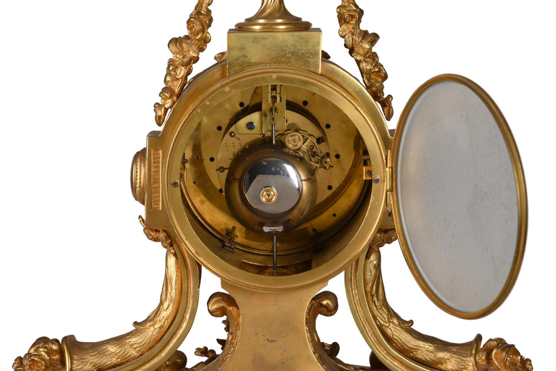 A FRENCH LOUIS XVI STYLE GILT BRASS MANTEL CLOCK - Bild 2 aus 2