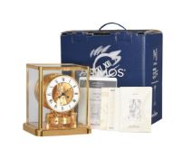 A SWISS GILT BRASS ‘ATMOS’ TIMEPIECE COMPLETE WITH PAPERWORK AND ORIGINAL PACKAGING