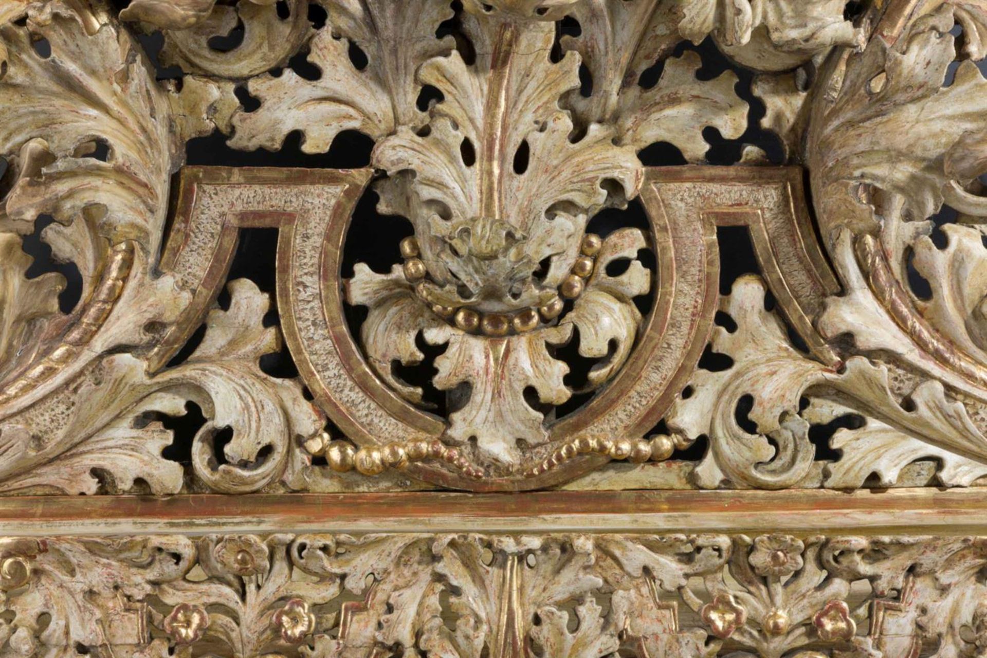 A LARGE CARVED GILTWOOD WALL MIRROR, MID 18TH CENTURY - Image 4 of 4