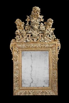 A LARGE CARVED GILTWOOD WALL MIRROR, MID 18TH CENTURY