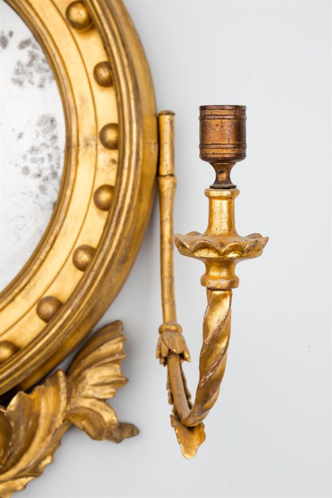 A REGENCY CARVED GILTWOOD CONVEX MIRROR, CIRCA 1820 - Image 5 of 6