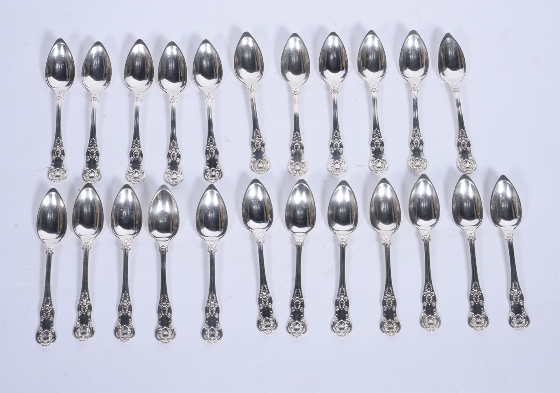 A FRENCH SILVER COLOURED PART TABLE SERVICE OF QUEENS PATTERN FLATWARE, 20th CENTURY - Bild 4 aus 7
