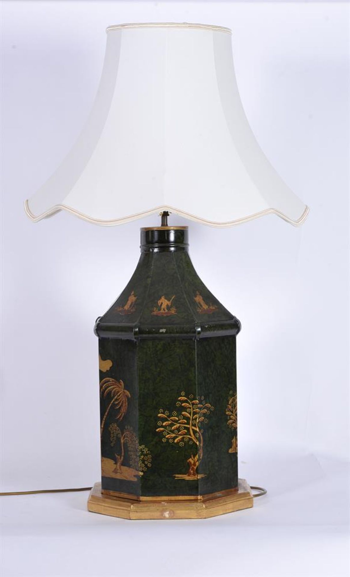 A PAIR OF GREEN AND GILT DECORATED TOLE LAMP BASES, IN THE REGENCY MANNER, MODERN - Image 4 of 5