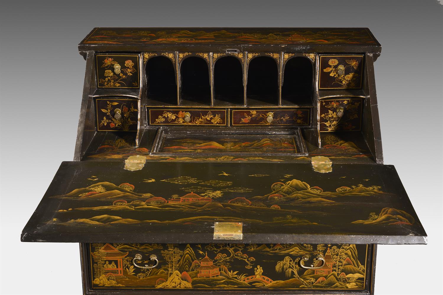 A BLACK LACQUER AND GILT CHINOISERIE DECORATED BUREAU, IN QUEEN ANNE STYLE - Image 4 of 10