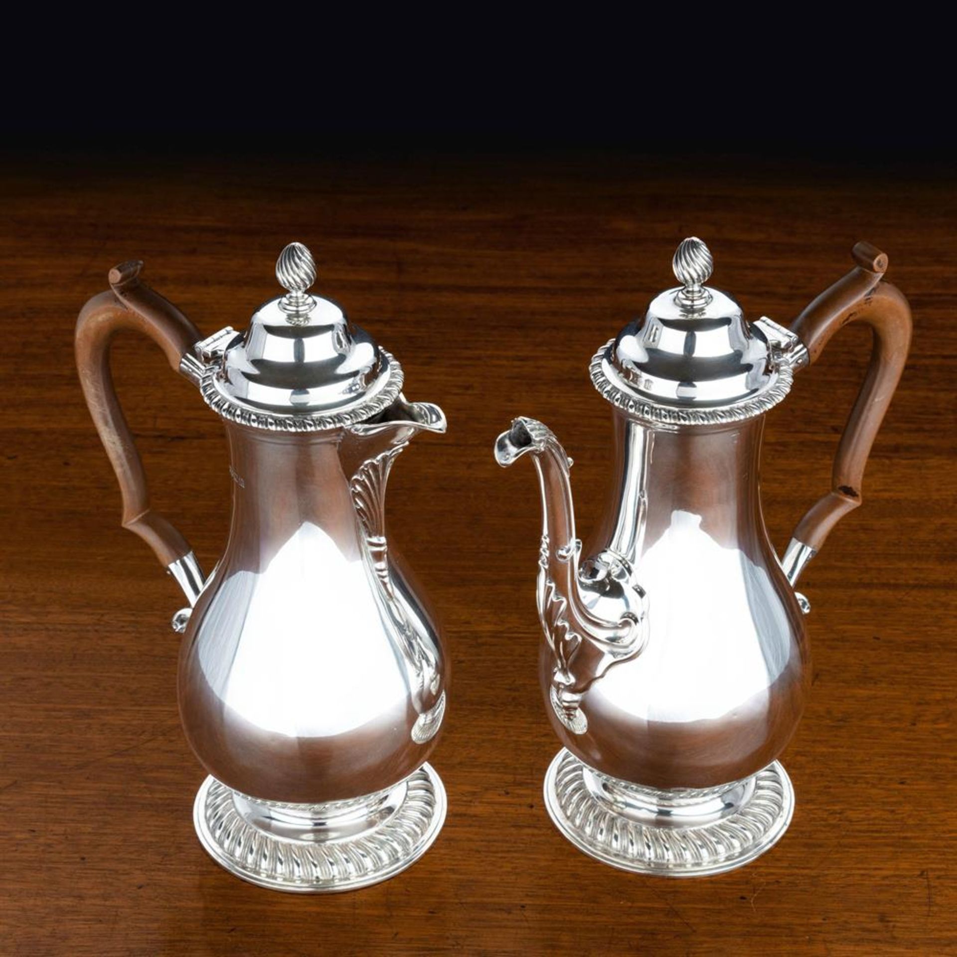 A SILVER COFFEE POT AND HOT WATER JUG MAKER'S MARK CH JW (NOT TRACED) LONDON 1929of baluster form - Bild 7 aus 8