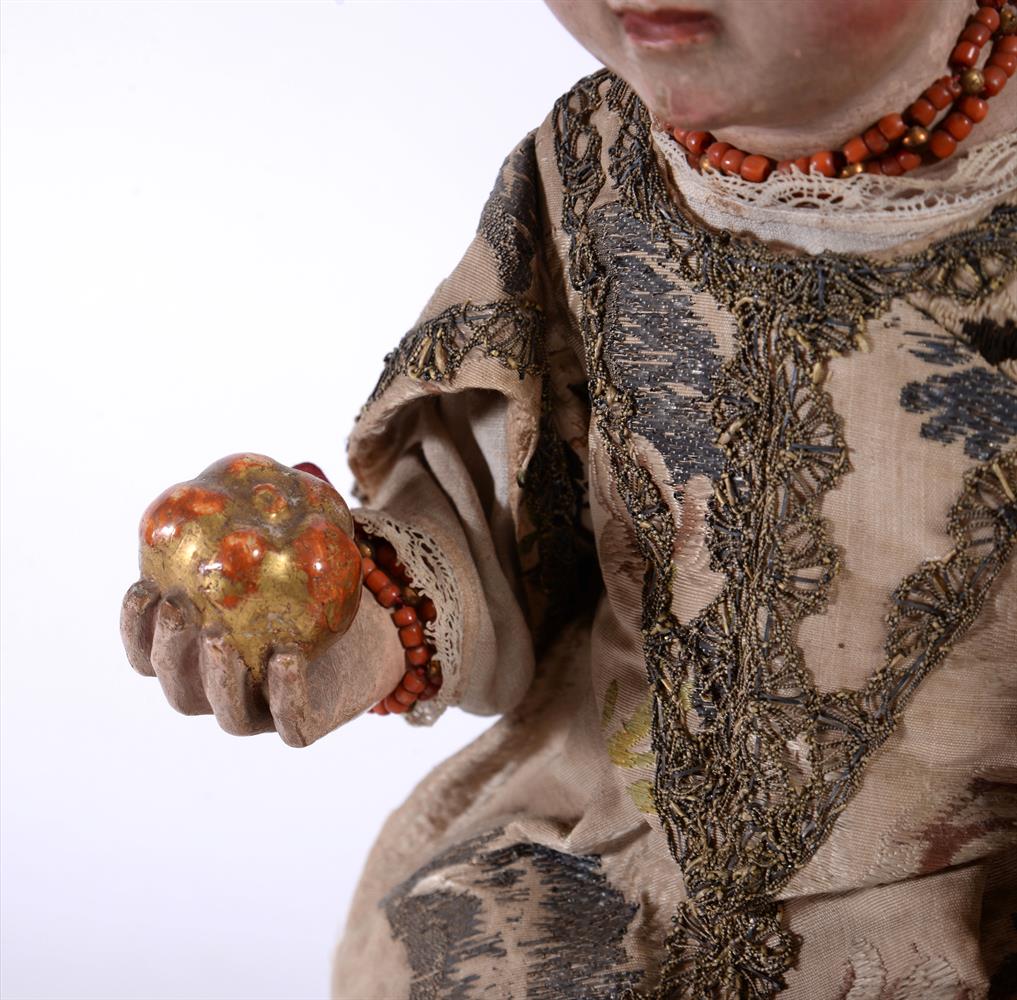 Y A SPANISH COLONIAL CARVED POLYCHROME FIGURE OF THE SEATED CHRIST, 17TH CENTURY - Image 4 of 6