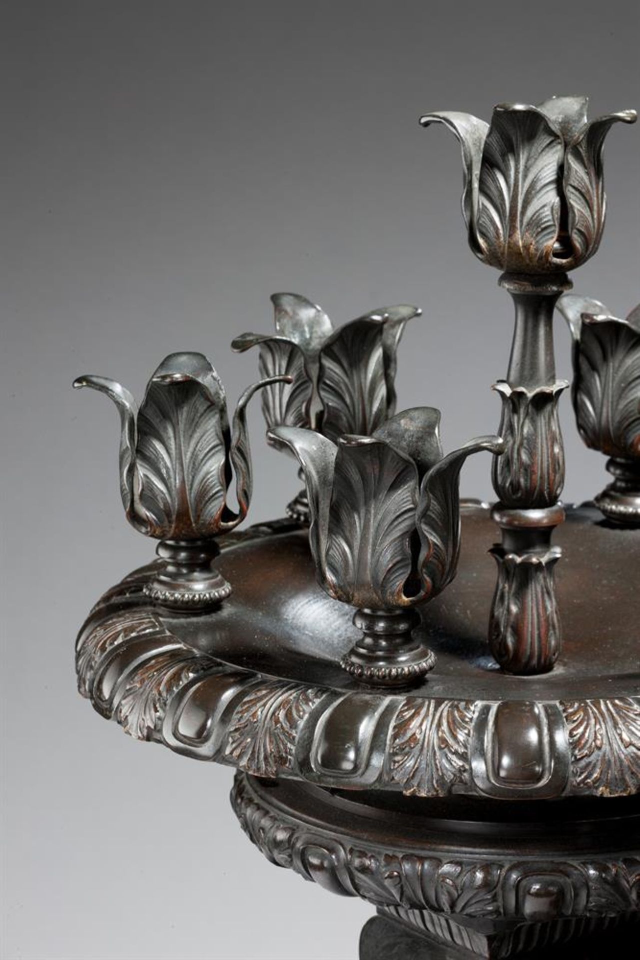 A PAIR OF BRONZE FIGURAL TABLE CANDELABRA, ITALIAN, LATE 19TH/EARLY 20TH CENTURY - Image 5 of 5