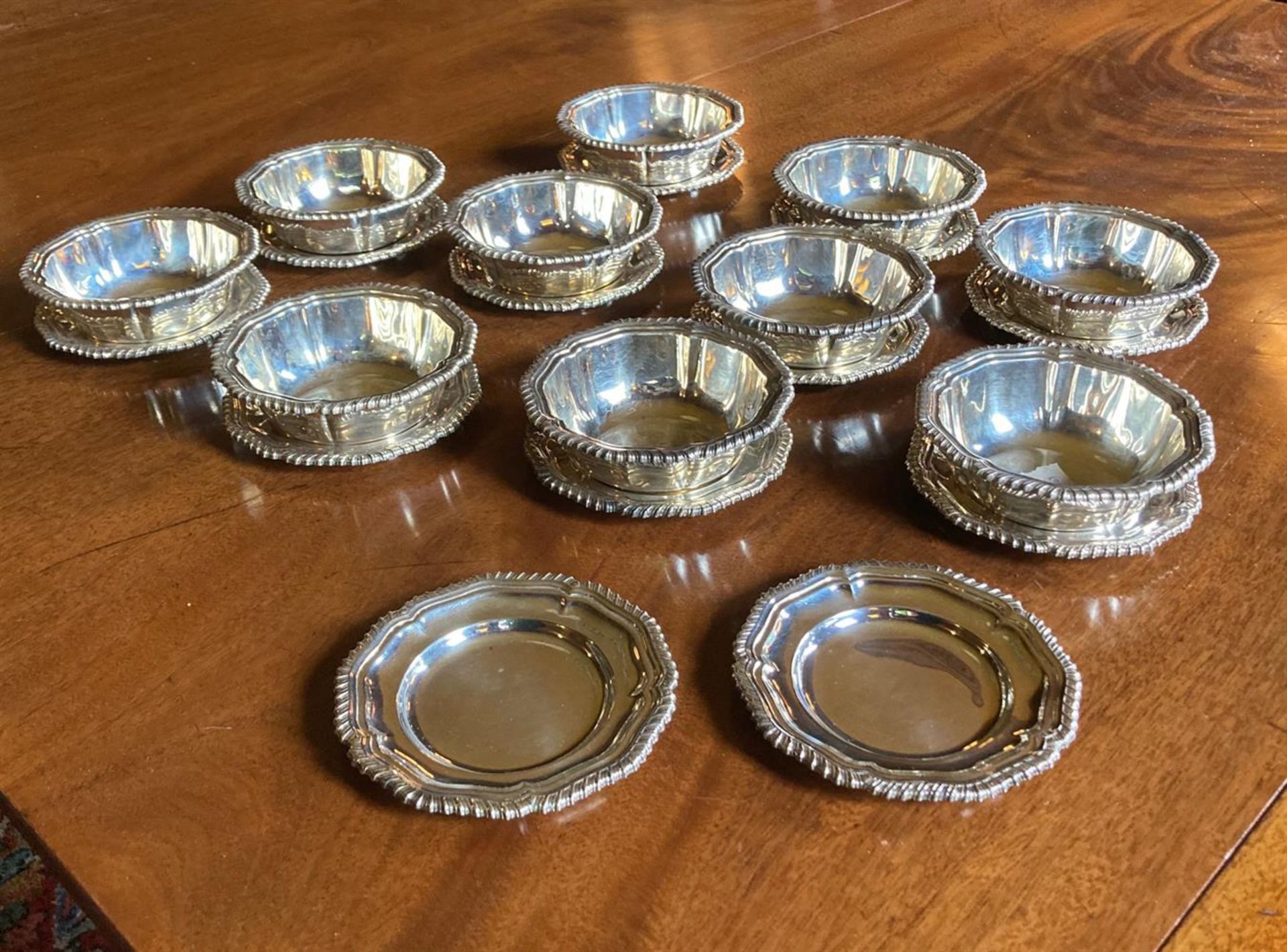 A SET OF TEN SILVER DISHES AND TWELVE STANDS, NAT LESLIE LTD., LONDON 1966 - Bild 5 aus 6