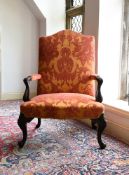 A MAHOGANY GAINSBOROUGH ARMCHAIR, LATE 19TH/EARLY 20TH CENTURY