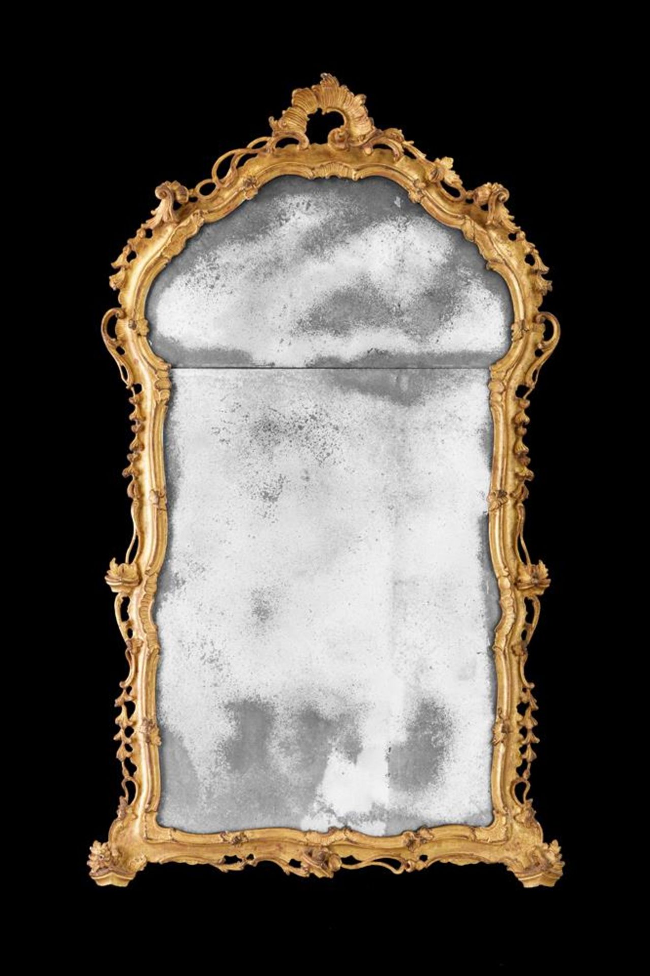 AN ITALIAN CARVED GILTWOOD WALL MIRROR, MID 18TH CENTURY