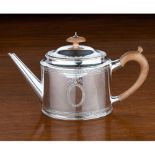 A SILVER TEAPOT OF GEORGE III DESIGN, ASPREY AND CO. LTD., LONDON 1968