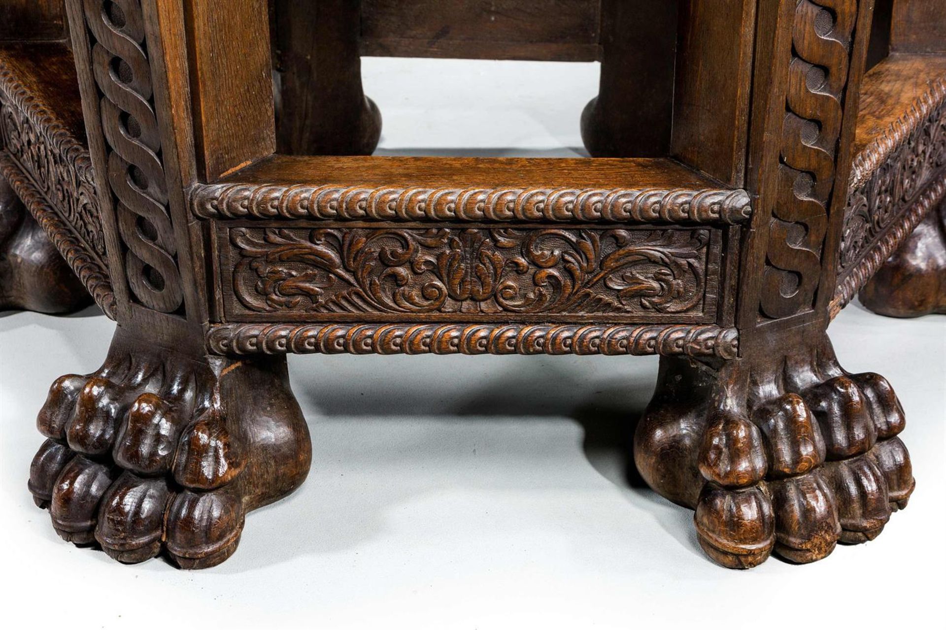 A CARVED OAK CENTRE TABLE, IN 17TH CENTURY STYLE, SECOND HALF 19TH CENTURY - Bild 8 aus 8