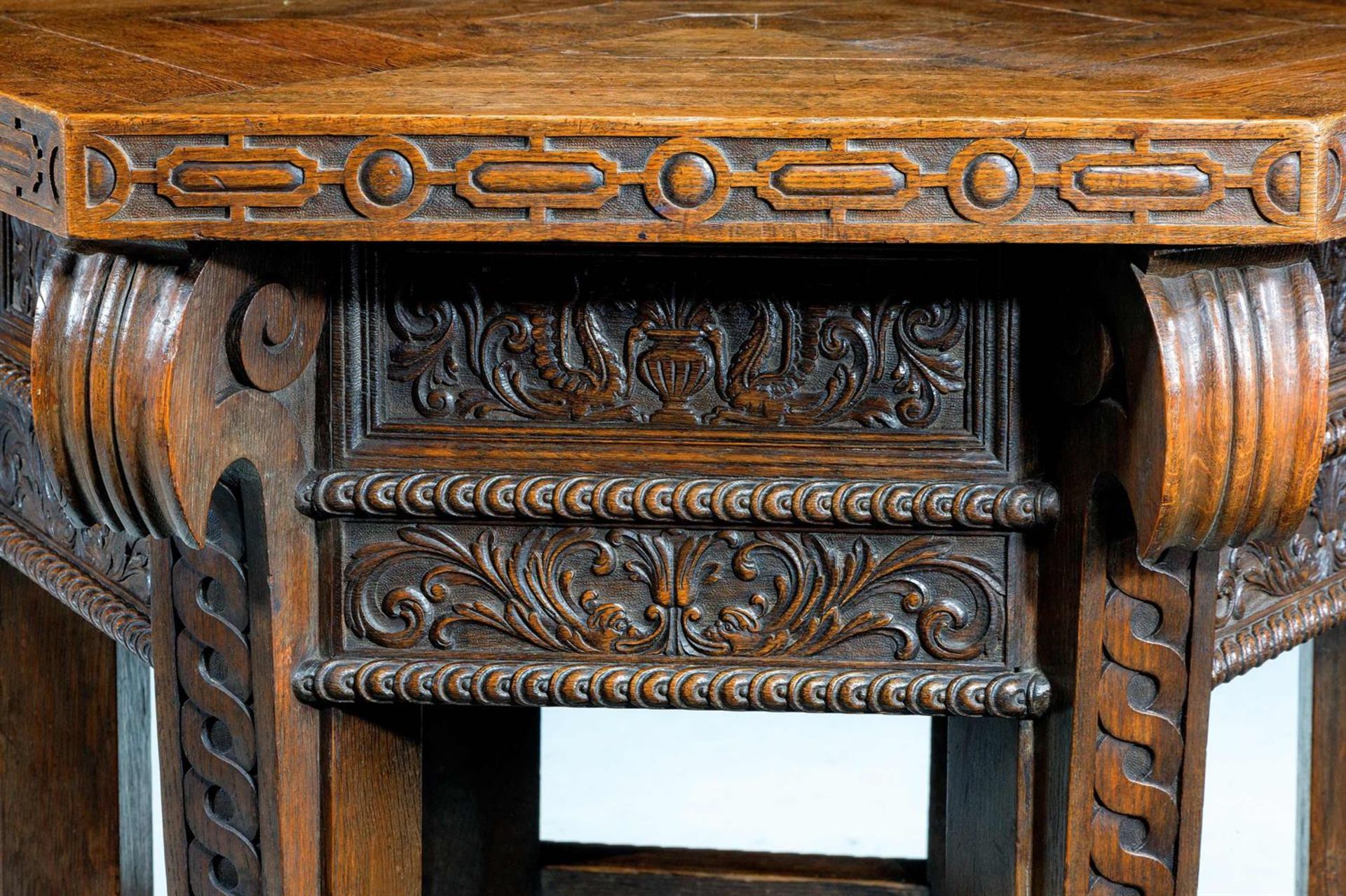 A CARVED OAK CENTRE TABLE, IN 17TH CENTURY STYLE, SECOND HALF 19TH CENTURY - Bild 4 aus 8