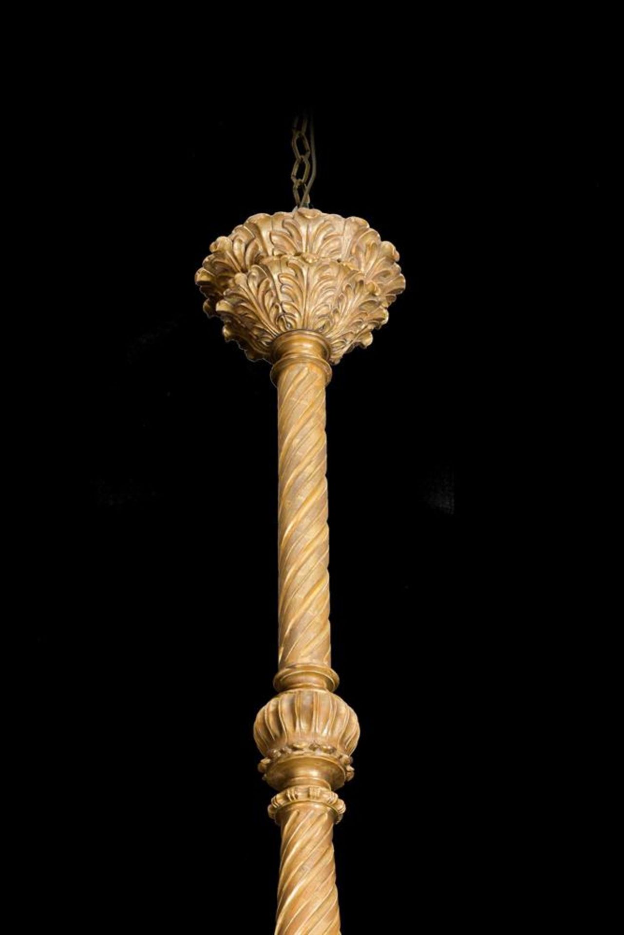 A LARGE AND IMPRESSIVE GILTWOOD 18 LIGHT CHANDELIER, PROBABLY LATE 19TH/EARLY 20TH CENTURY - Image 3 of 3