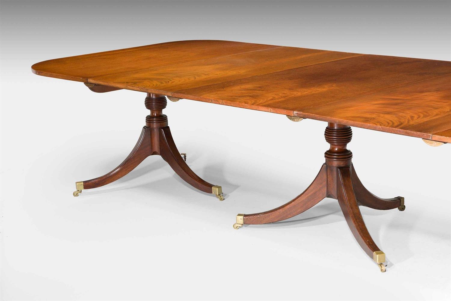 A MAHOGANY FIVE PILLAR DINING TABLE, CIRCA 1790 AND LATER - Image 4 of 18