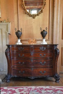 A FINE GEORGE III MAHOGANY AND INLAID SERPENTINE FRONTED COMMODE, IN THE MANNER OF WILLIAM VILE