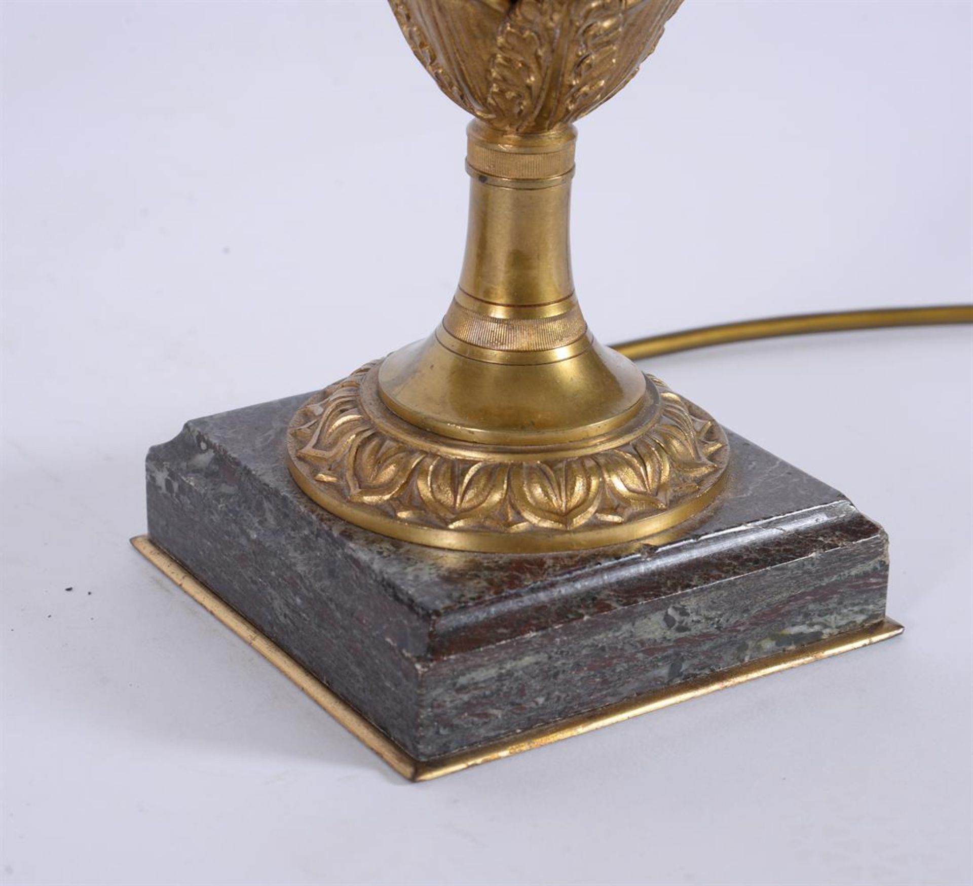 A PAIR OF MARBLE AND GILT BRONZE MOUNTED LAMP BASES, IN THE EMPIRE MANNER, 20TH CENTURY - Image 5 of 7