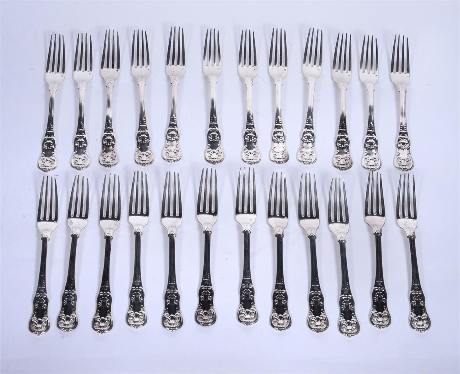 A FRENCH SILVER COLOURED PART TABLE SERVICE OF QUEENS PATTERN FLATWARE, 20th CENTURY - Bild 2 aus 7