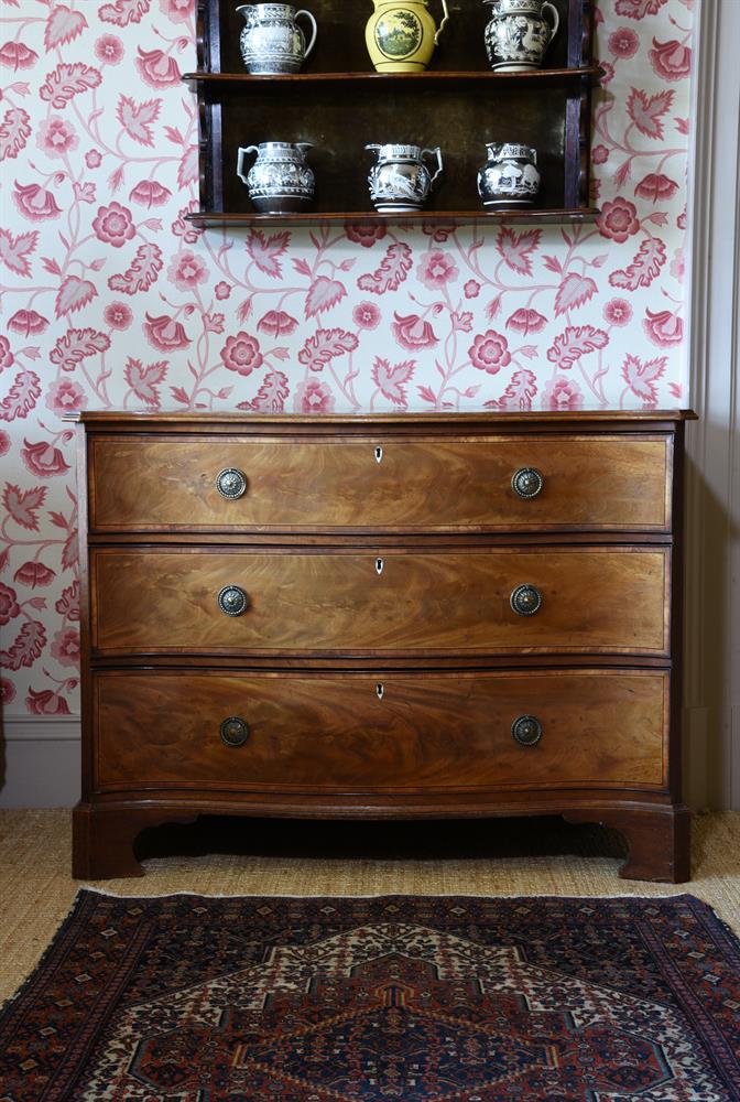 Y A GEORGE III MAHOGANY AND LINE INLAID SERPENTINE FRONTED COMMODE, CIRCA 1775 - Image 2 of 3