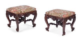A PAIR OF CARVED MAHOGANY STOOLS IN GEORGE II STYLE, LATE 19TH/ EARLY 20TH CENTURY