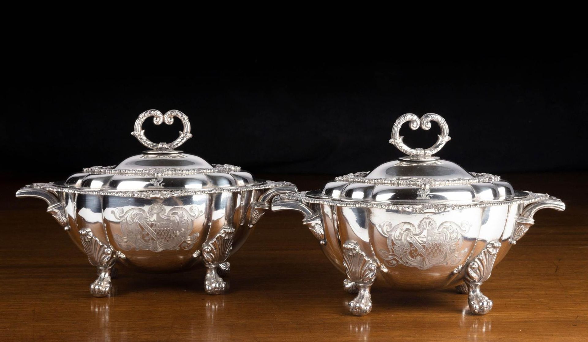 A PAIR OF GEORGE IV SILVER SAUCE TUREENS AND COVERS, ROBERT HENNELL, LONDON 1817 - Bild 5 aus 8