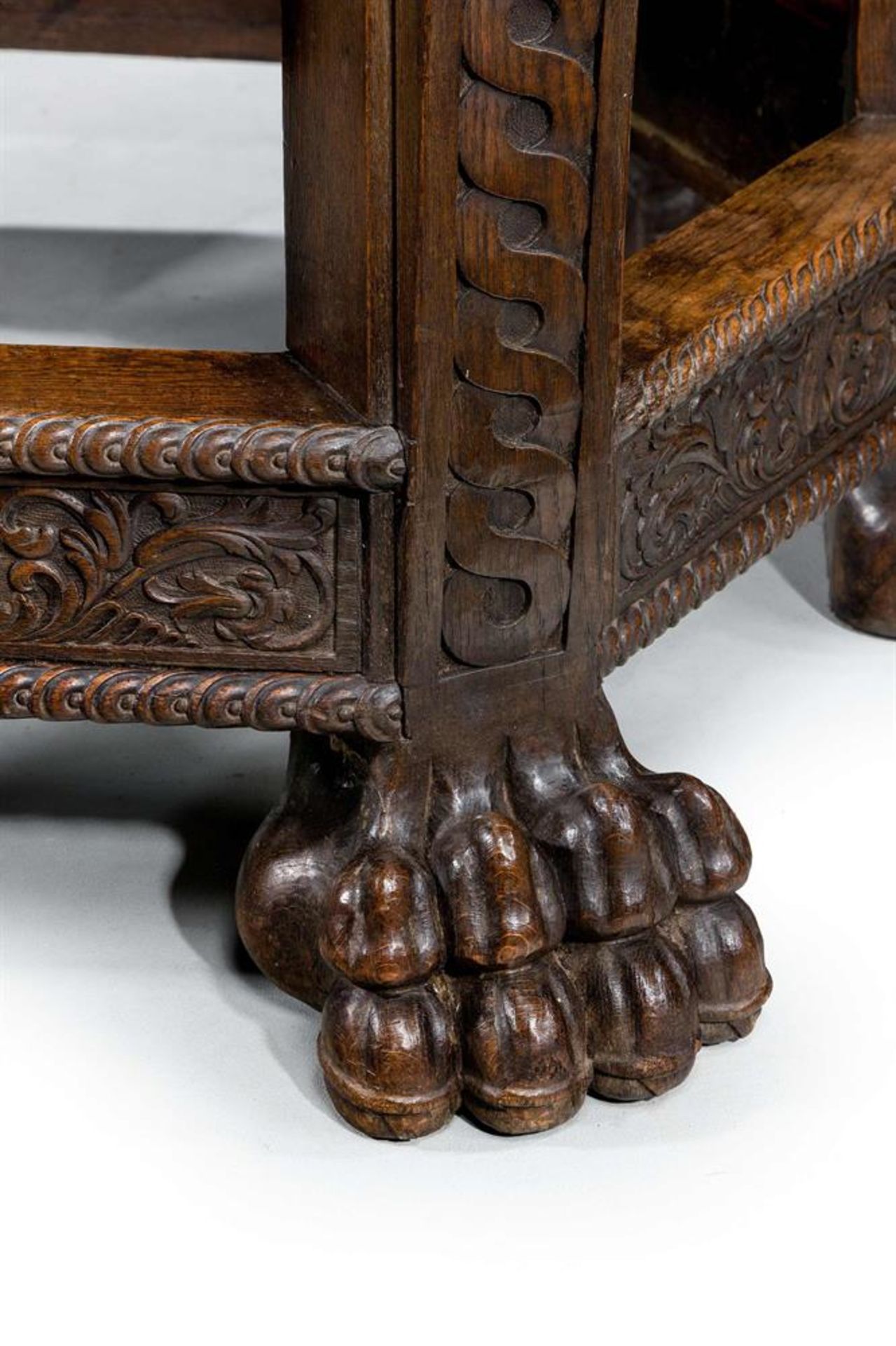 A CARVED OAK CENTRE TABLE, IN 17TH CENTURY STYLE, SECOND HALF 19TH CENTURY - Bild 3 aus 8
