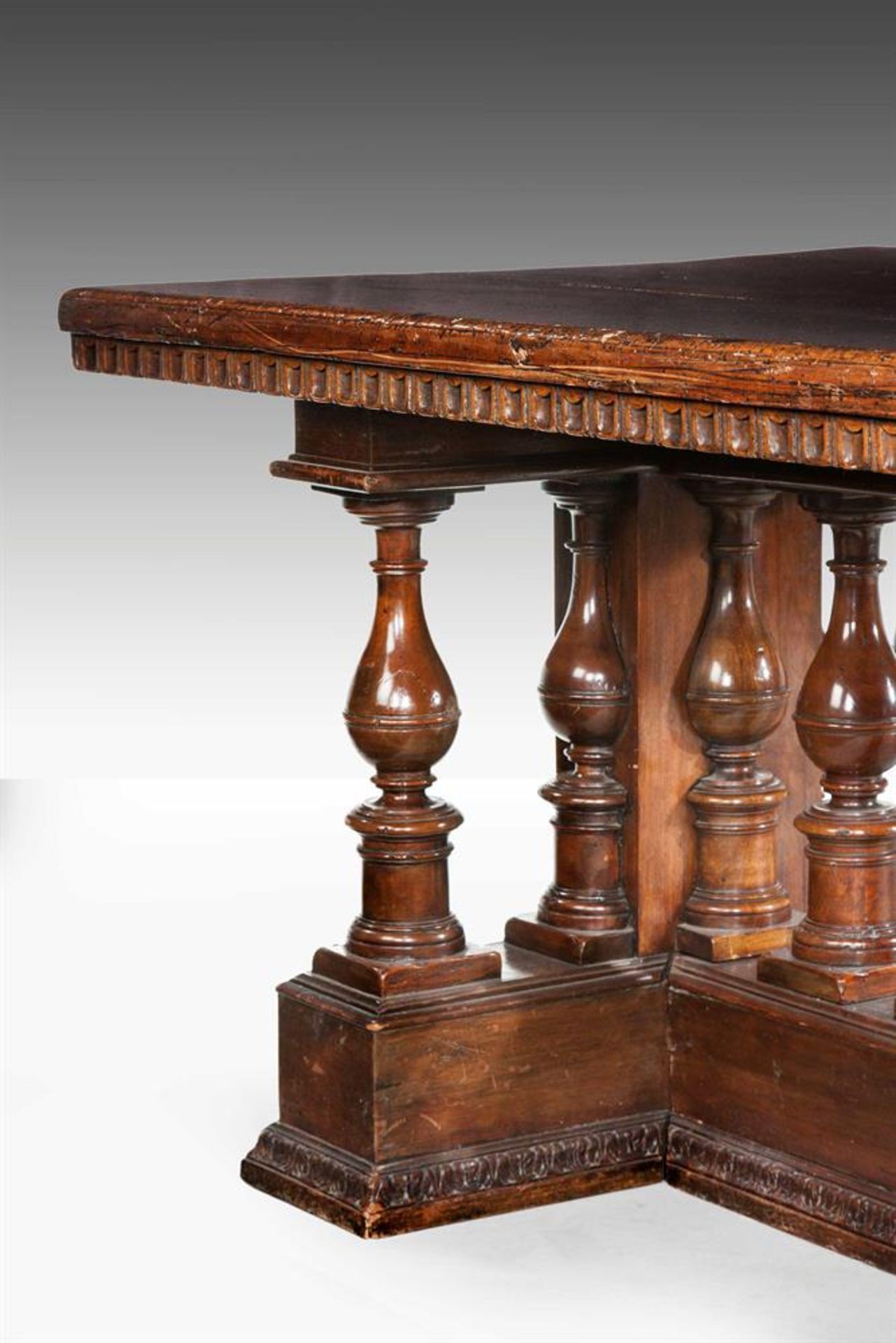 A LARGE ITALIAN CARVED WALNUT TABLE, INCORPORATING LATE 16TH/EARLY 17TH CENTURY ELEMENTS - Bild 4 aus 4