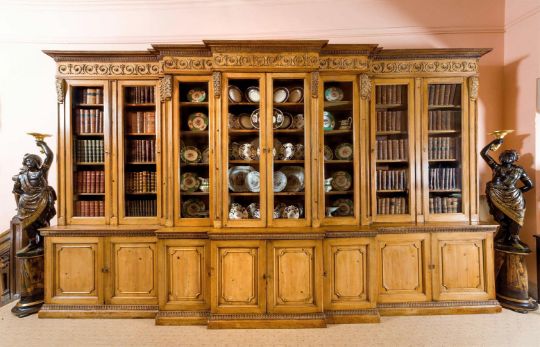 A LARGE GEORGE III PINE AND GESSO TRIPLE BREAKFRONT LIBRARY BOOKCASE, CIRCA 1800