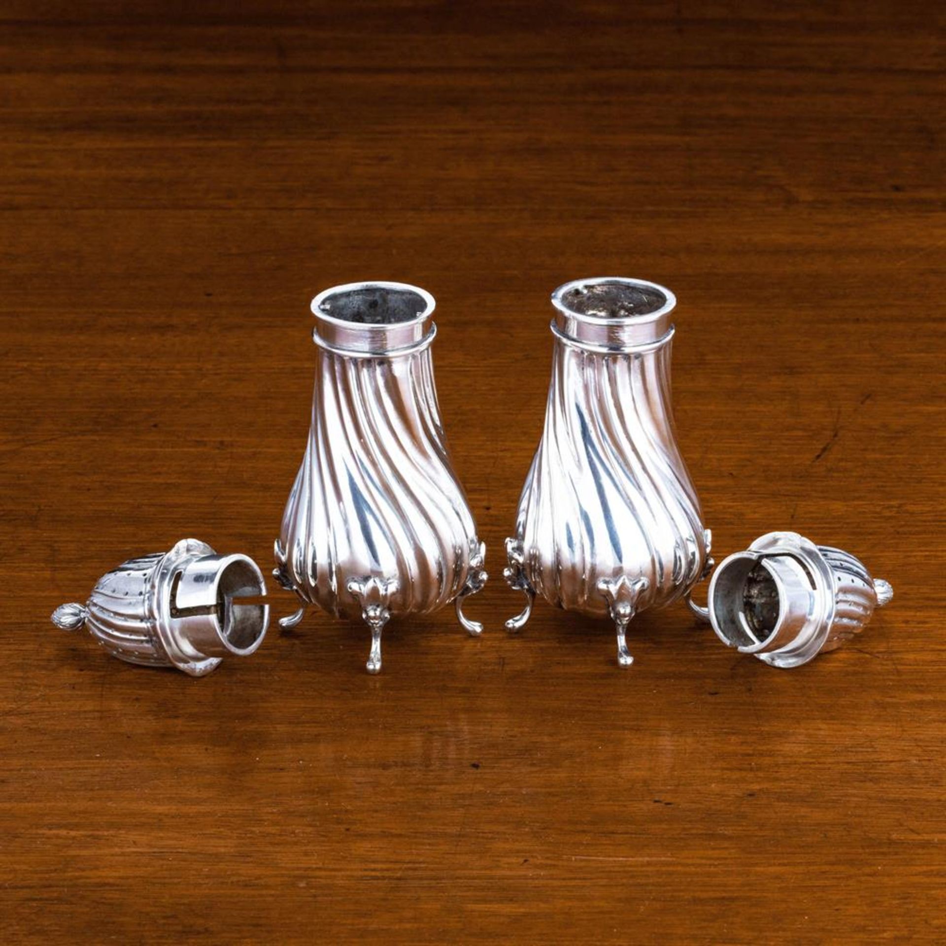 A MATCHED SET OF 6 CONTINENTAL SILVER COLOURED SUGAR CASTERS, 19TH CENTURY - Bild 9 aus 13