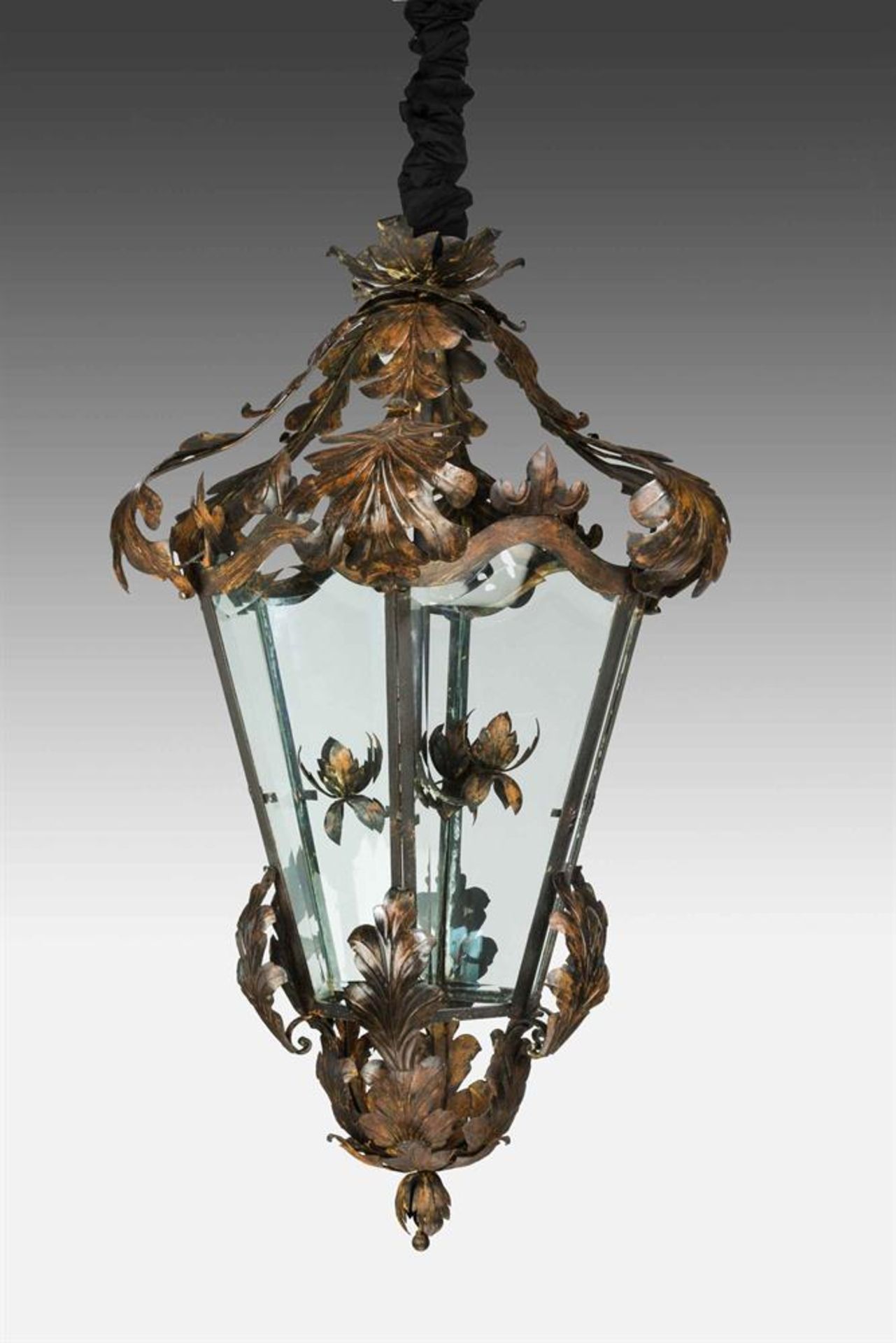 A PAIR OF TOLE FRAMED GLAZED LANTERNS, 20TH CENTURY IN THE ITALIAN 18TH CENTURY STYLE - Image 3 of 5