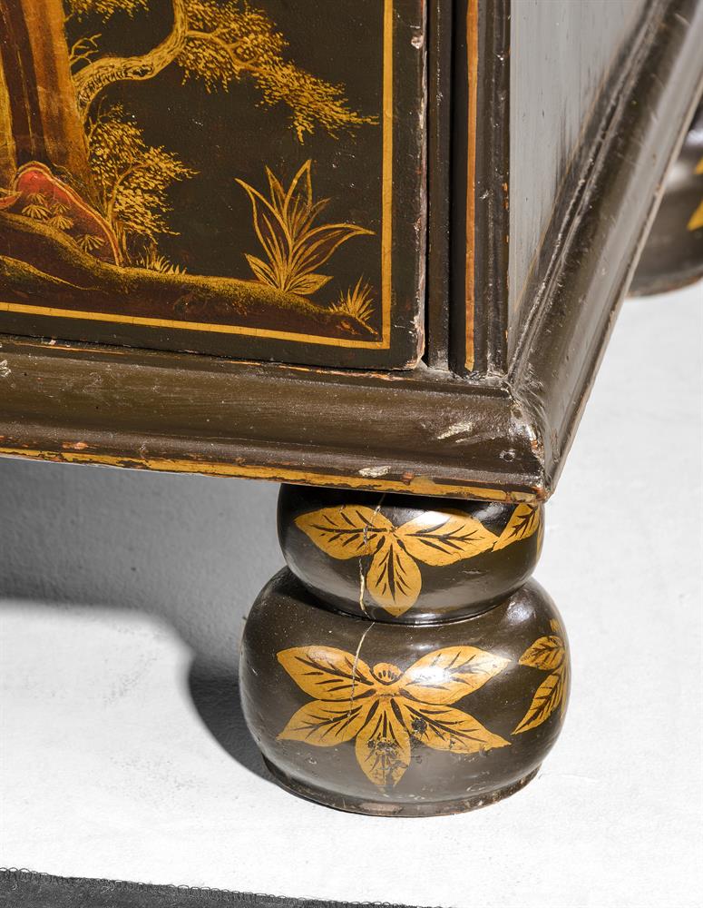 A BLACK LACQUER AND GILT CHINOISERIE DECORATED BUREAU, IN QUEEN ANNE STYLE - Image 9 of 10
